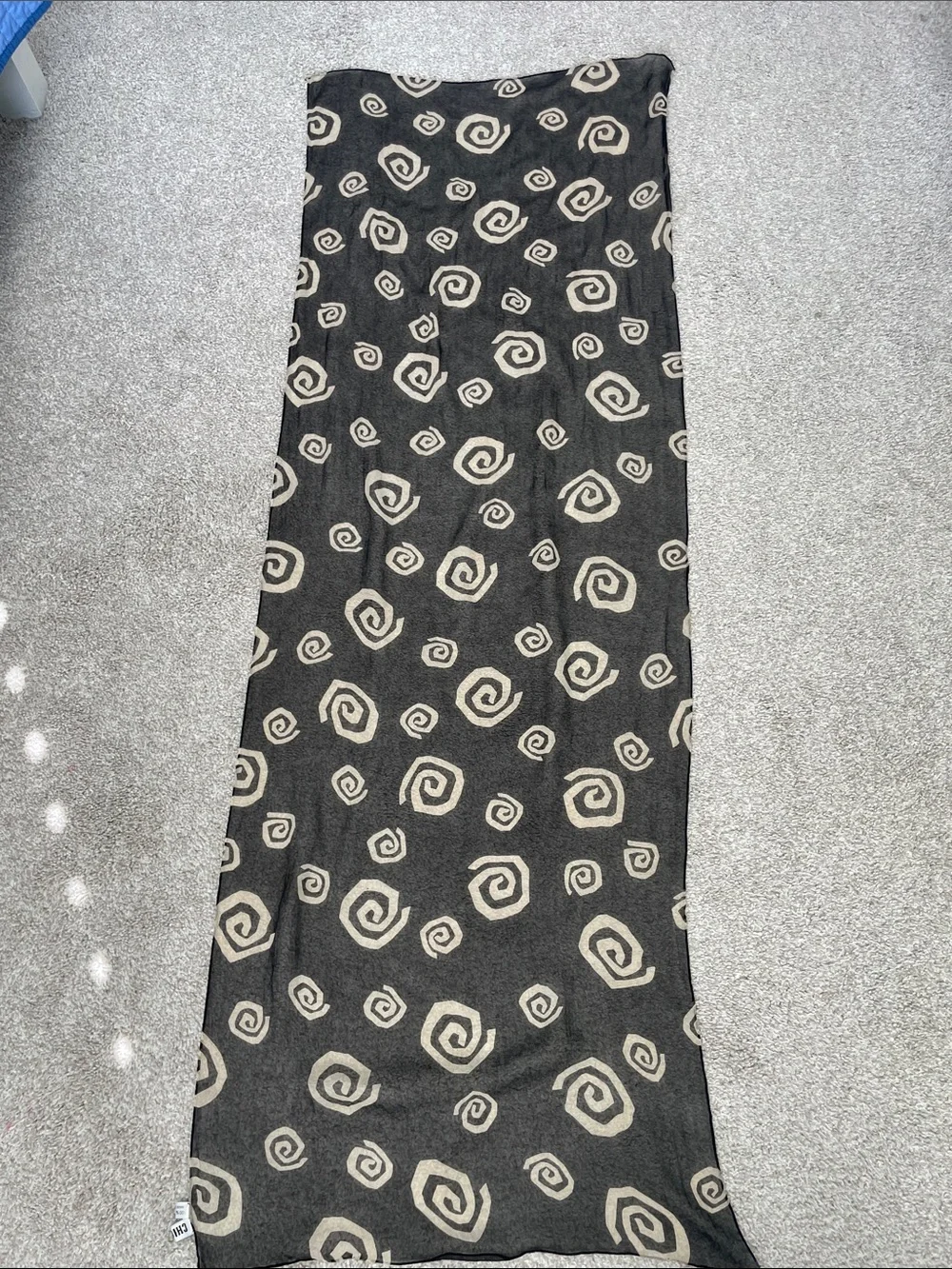 Chico's 100% silk Sheer oblong Scarf in Black and Cream Swirl 20